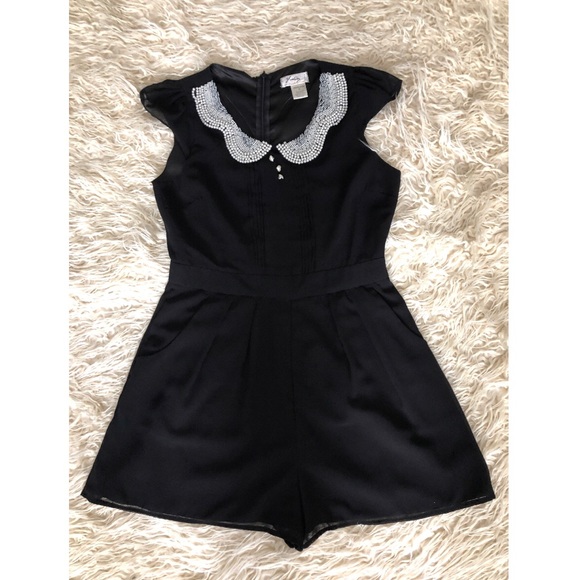 Cute romper with beaded collar - Picture 3 of 7